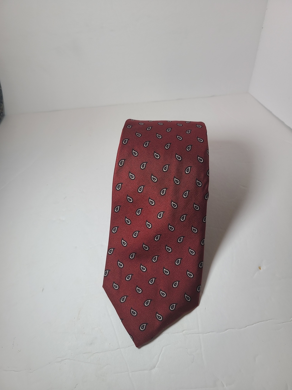 Men's Burgundy Paisley Silk Tie - Classic Formal Accessory